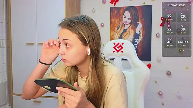 Misss Vikk online show from 4, 3, 2026