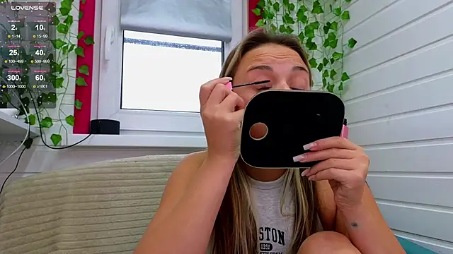 Misss Vikk online show from 13, 10, 2025