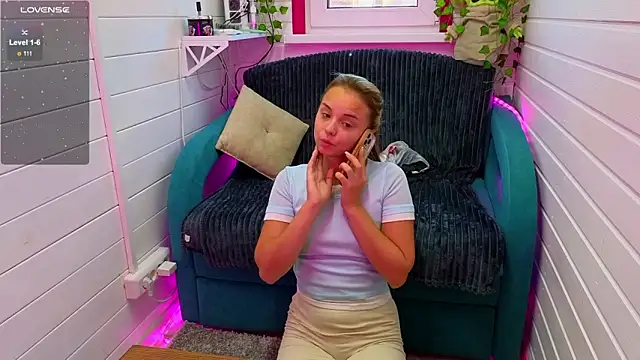 Misss Vikk online show from 10, 9, 2025