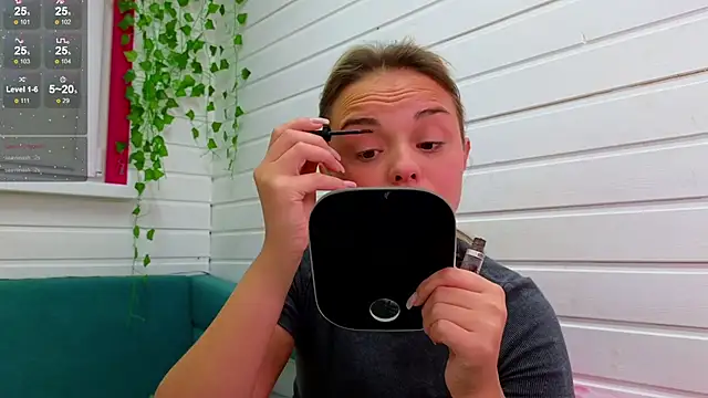 Misss Vikk online show from 5, 10, 2025