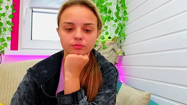 Misss Vikk online show from 21, 9, 2025