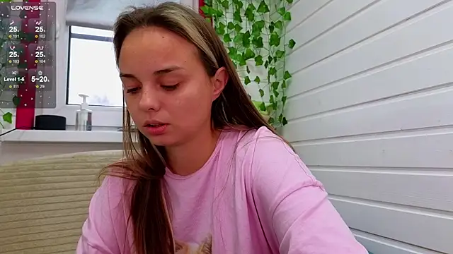 Misss Vikk online show from 19, 10, 2025