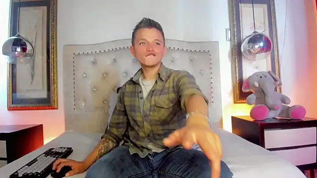 Snapshot of Tim_wolf chatting on 10, 11, 2025 Tim wolf online show from 10, 11, 2025