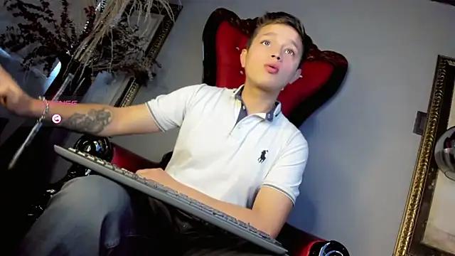 Snapshot of Tim_wolf chatting on 8, 9, 2025 Tim wolf online show from 8, 9, 2025