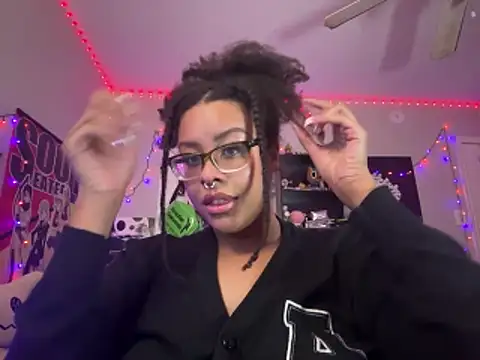 Snapshot of N1NT3NDH03 chatting on 5, 12, 2025 N1NT3NDH03 online show from 5, 12, 2025