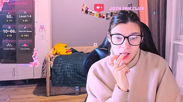 MollyLollipop online show from 18, 12, 2025