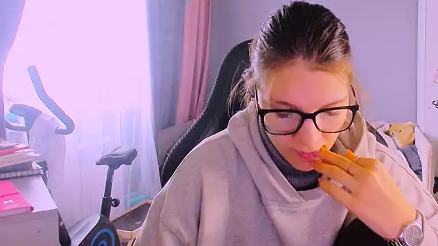 MollyLollipop online show from 13, 5, 2026