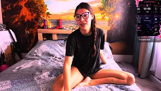 MollyLollipop online show from 6, 3, 2025