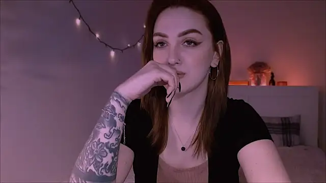 LilyFarey online show from 24, 2, 2025