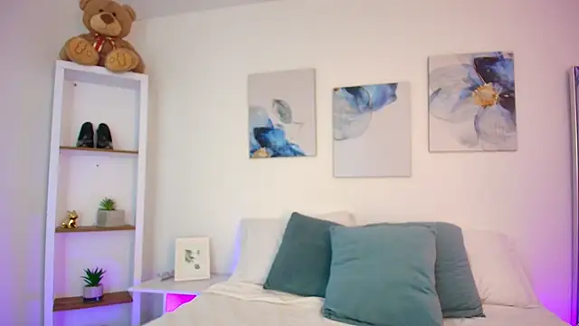 Isabella Harley online show from 17, 4, 2026