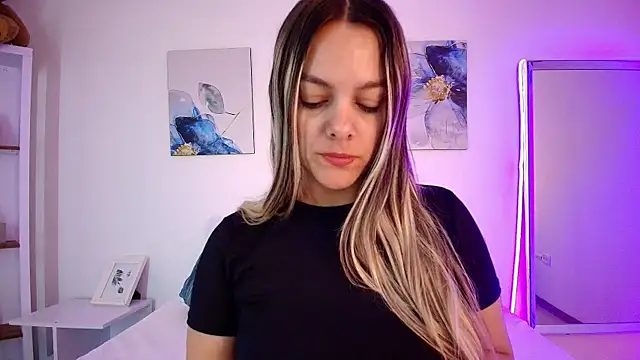 Snapshot of Isabella_Harley chatting on 19, 6, 2026 Isabella Harley online show from 19, 6, 2026