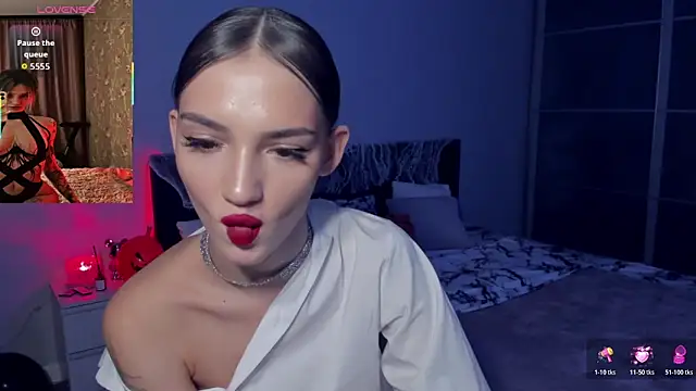 Snapshot of SophieCatty chatting on 30, 10, 2025 SophieCatty online show from 30, 10, 2025