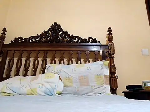 White rabbit  online show from 23, 11, 2025