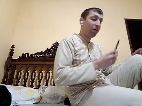 White rabbit  online show from 22, 11, 2025