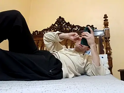 White rabbit  online show from 20, 12, 2025