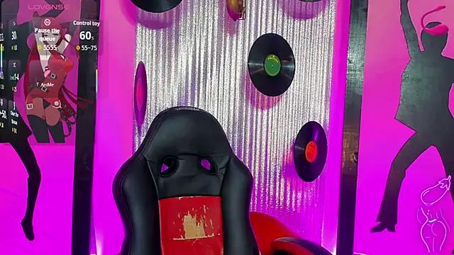 nickyminach  online show from 8, 4, 2026