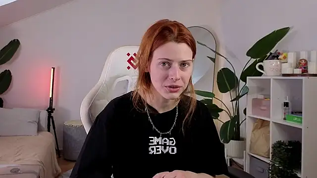 Snapshot of doll_lesli chatting on 9, 10, 2025 doll lesli online show from 9, 10, 2025