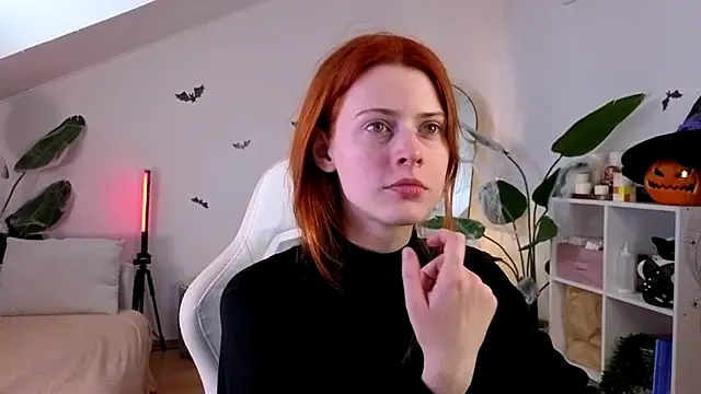 Snapshot of doll_lesli chatting on 5, 11, 2025 doll lesli online show from 5, 11, 2025