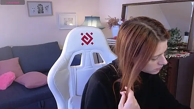 Snapshot of doll_lesli chatting on 12, 3, 2025 doll lesli online show from 12, 3, 2025