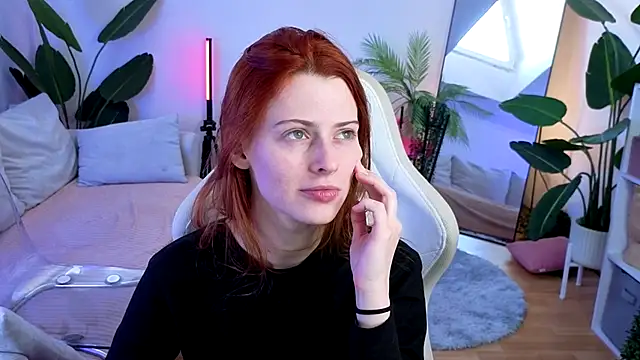 Snapshot of doll_lesli chatting on 8, 11, 2025 doll lesli online show from 8, 11, 2025