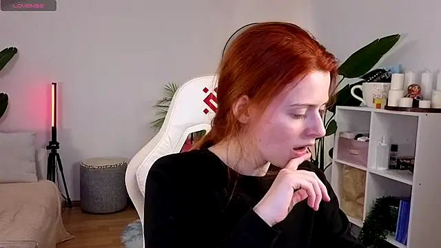 Snapshot of doll_lesli chatting on 6, 11, 2025 doll lesli online show from 6, 11, 2025