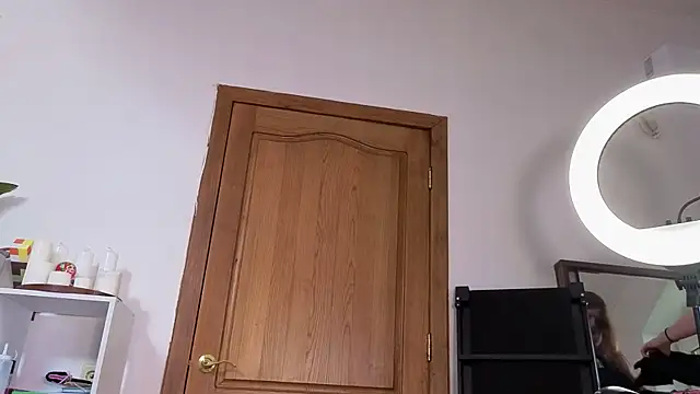 Snapshot of doll_lesli chatting on 10, 10, 2025 doll lesli online show from 10, 10, 2025