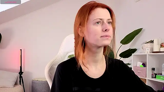 Snapshot of doll_lesli chatting on 19, 9, 2025 doll lesli online show from 19, 9, 2025