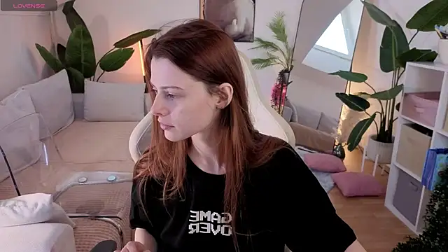 doll lesli online show from 22, 3, 2026