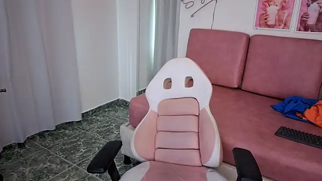 Adele LatinLady online show from 6, 10, 2025