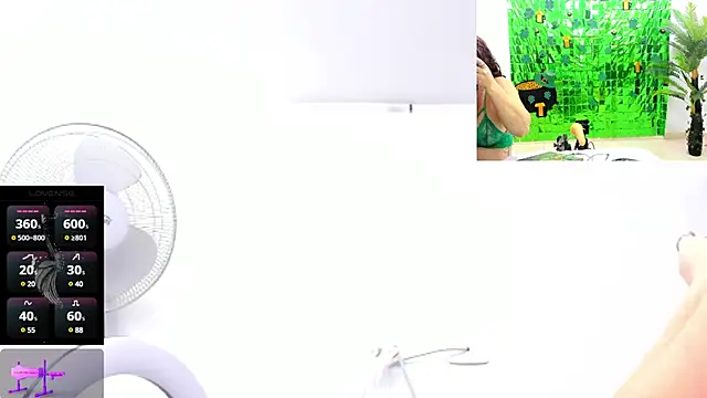 Paulina Davis  online show from 17, 3, 2025