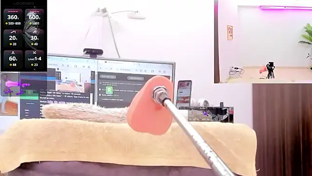 Paulina Davis  online show from 28, 2, 2026