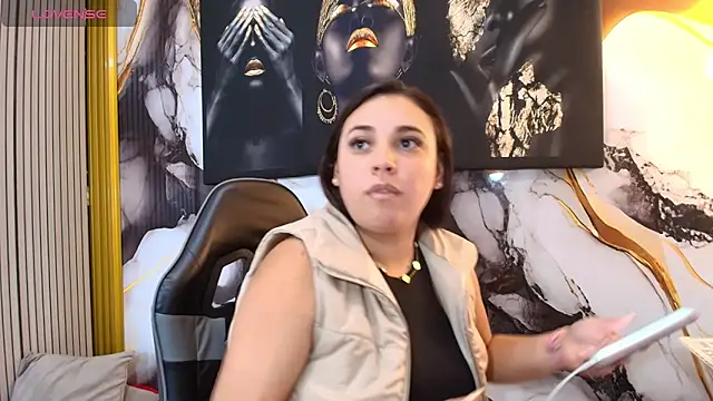 LizzRouse online show from 11, 4, 2026