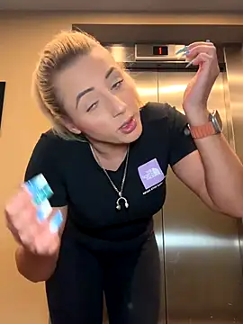 Strongqueen online show from 25, 9, 2025