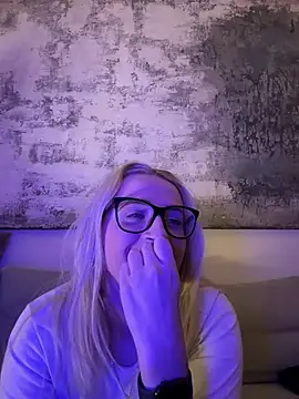 Strongqueen online show from 18, 1, 2025