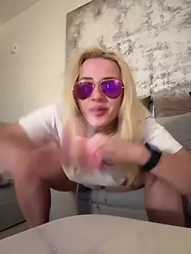 Strongqueen online show from 15, 1, 2025