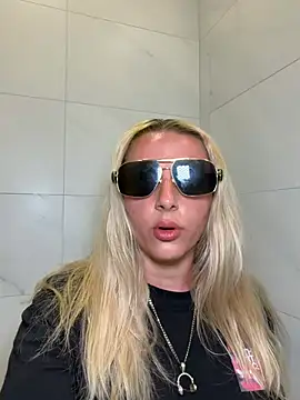 Strongqueen online show from 8, 6, 2026