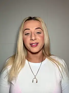 Strongqueen online show from 12, 9, 2025