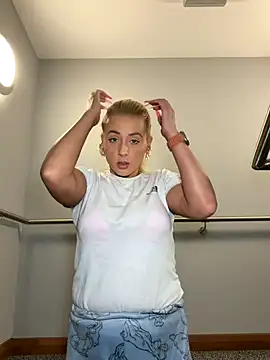 Strongqueen online show from 9, 10, 2025