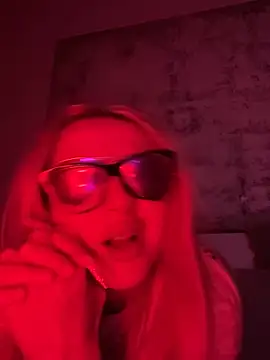 Strongqueen online show from 16, 1, 2025