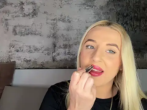 Strongqueen online show from 20, 1, 2025