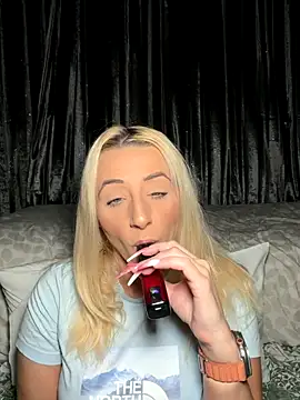 Strongqueen online show from 8, 11, 2025