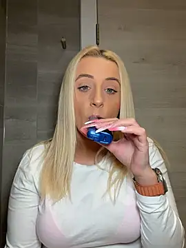 Strongqueen online show from 24, 10, 2025