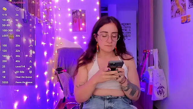 Snapshot of linda_giggle chatting on 27, 11, 2025 linda giggle online show from 27, 11, 2025