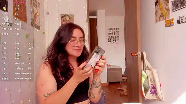 Snapshot of linda_giggle chatting on 15, 10, 2025 linda giggle online show from 15, 10, 2025