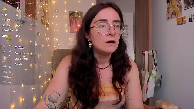 Snapshot of linda_giggle chatting on 5, 11, 2025 linda giggle online show from 5, 11, 2025