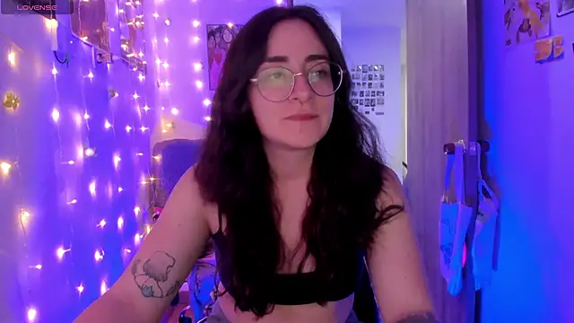 Snapshot of linda_giggle chatting on 28, 10, 2025 linda giggle online show from 28, 10, 2025