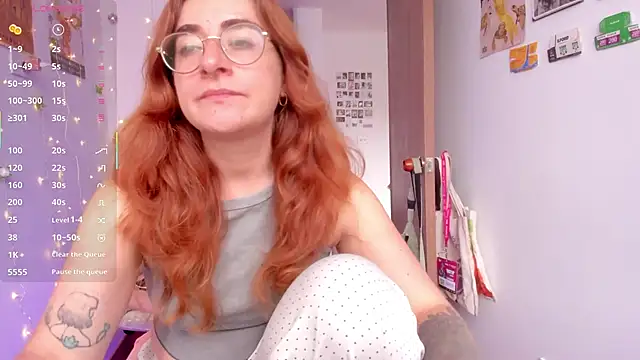 Snapshot of linda_giggle chatting on 8, 10, 2025 linda giggle online show from 8, 10, 2025