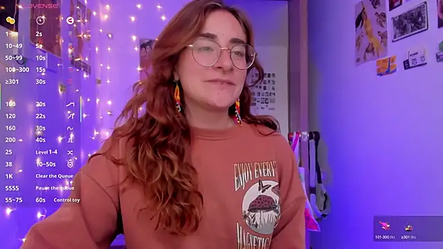 Snapshot of linda_giggle chatting on 1, 10, 2025 linda giggle online show from 1, 10, 2025