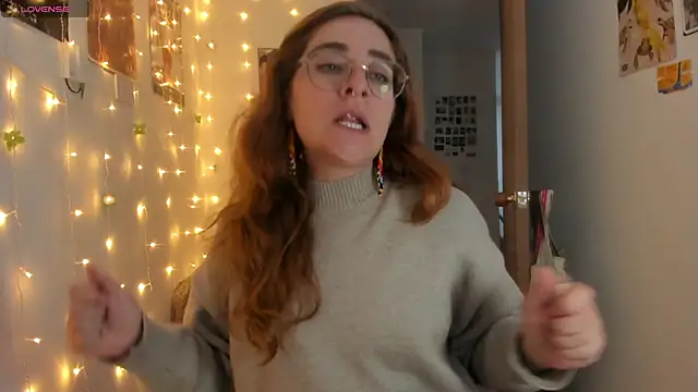 Snapshot of linda_giggle chatting on 11, 10, 2025 linda giggle online show from 11, 10, 2025