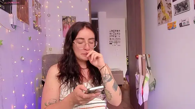 Snapshot of linda_giggle chatting on 6, 11, 2025 linda giggle online show from 6, 11, 2025